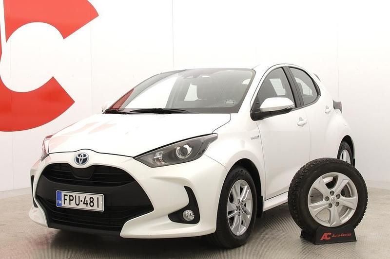 Valkoinen Käytetty 2020 Toyota Yaris Hybrid Active Viistoperä | 18 990 € (Perustarjous) - Kuva 1/4