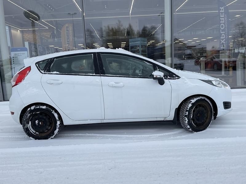 Käytetty Ford Fiesta Trend 80 HP (58 kW) 2015 Valkoinen Viistoperä