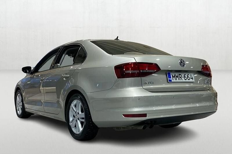 Käytetty VW Jetta Allstar 125 HP (91 kW) 2016 Hopea Sedan