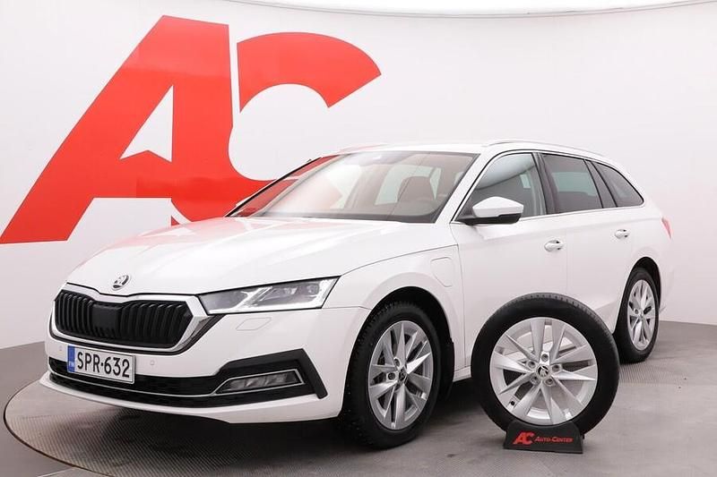 Käytetty Skoda Octavia Style 204 HP (150 kW) 2024 Farmari