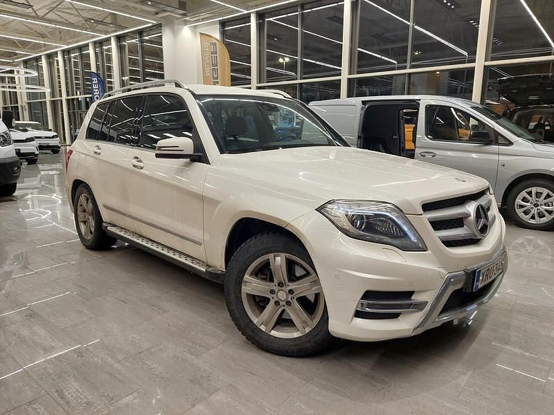 Valkoinen Käytetty 2014 Mercedes GLK220 Business Katumaasturi | 20 300 € (Perustarjous) - Kuva 1/4