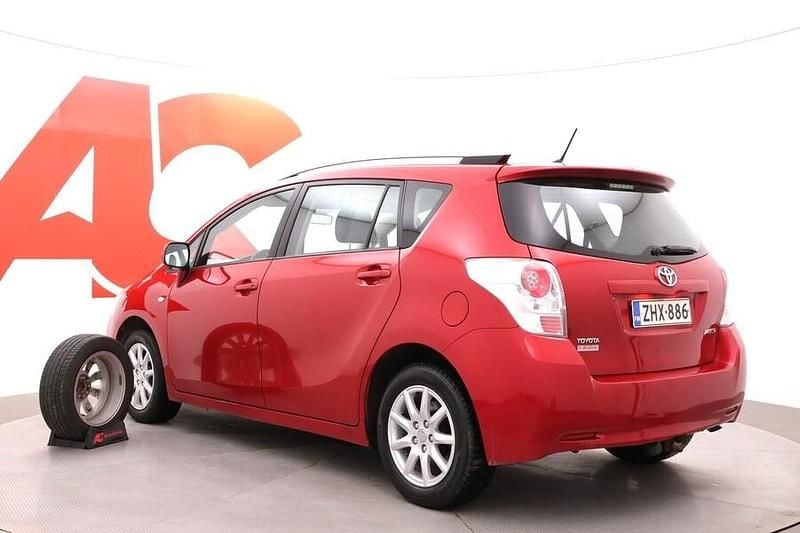 Käytetty Toyota Verso Sol 132 HP (97 kW) 2010 Punainen Tila-auto