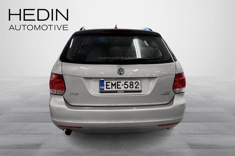 Käytetty VW Golf VII Trendline 105 HP (77 kW) 2012 Hopea Farmari