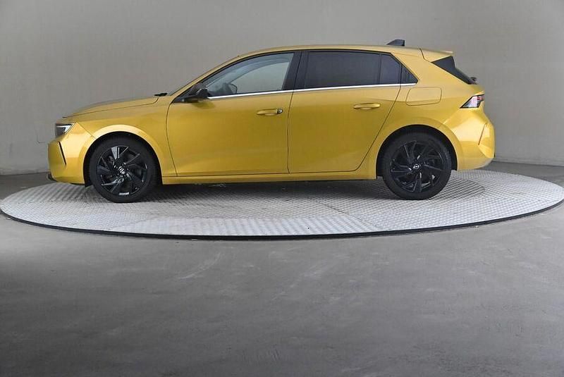 Käytetty Opel Astra Innovation 180 HP (132 kW) 2023 Viistoperä