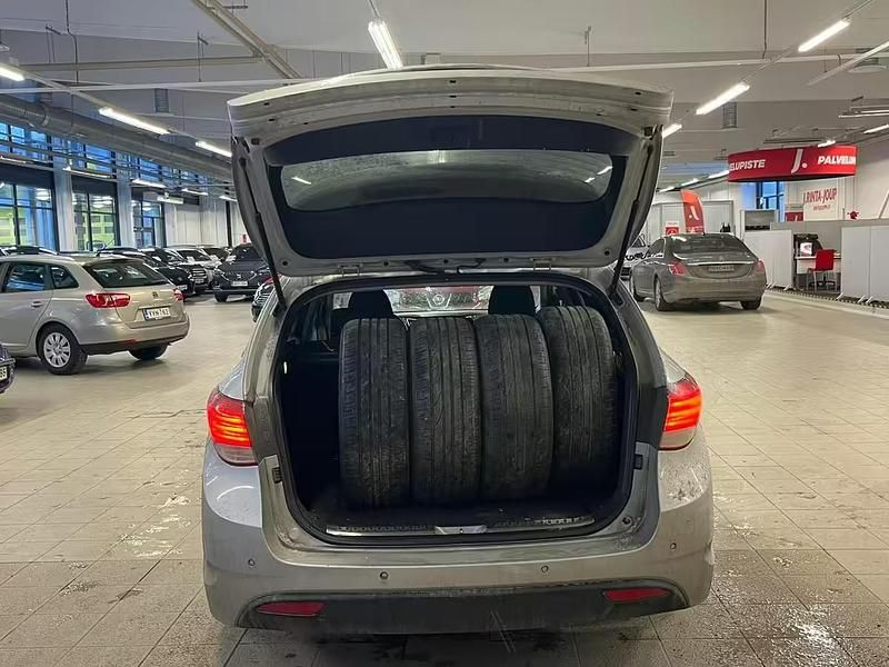 Käytetty Hyundai i40 Style 136 HP (100 kW) 2012 Farmari