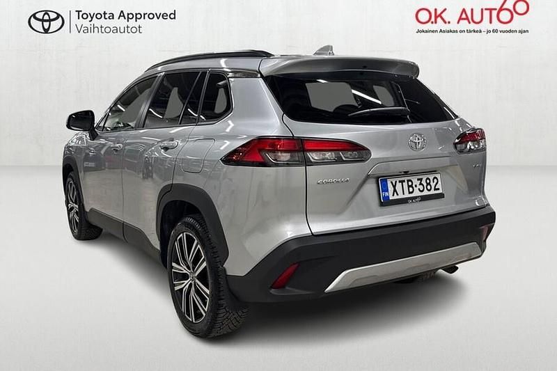 Käytetty Toyota Corolla Cross Edition 197 HP (144 kW) 2024 Metallic silver (1l0 Katumaasturi
