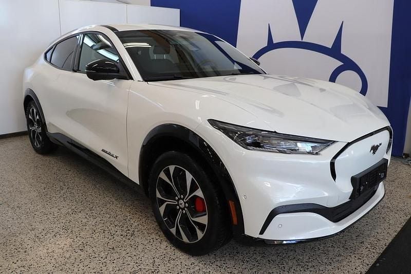 Käytetty Ford Mustang Mach-E Premium 197 kW (268 HP) 2023 Valkoinen Katumaasturi