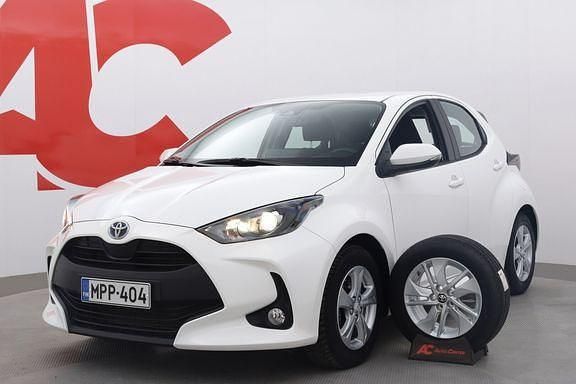 040 pure white Käytetty 2024 Toyota Yaris Edition Viistoperä | 23 290 € (Hieman kallis) - Kuva 1/4