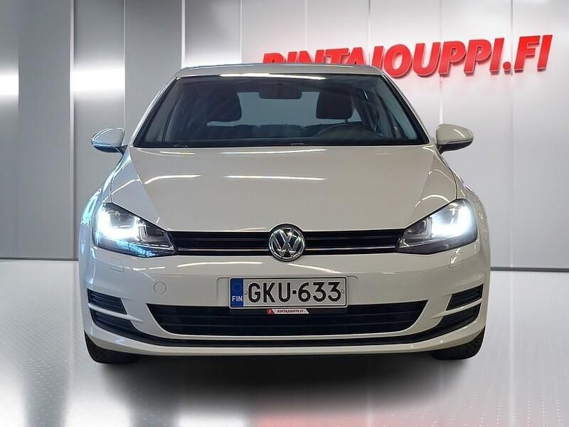 Käytetty VW Golf VII Comfortline 122 HP (89 kW) 2013 Valkoinen Viistoperä