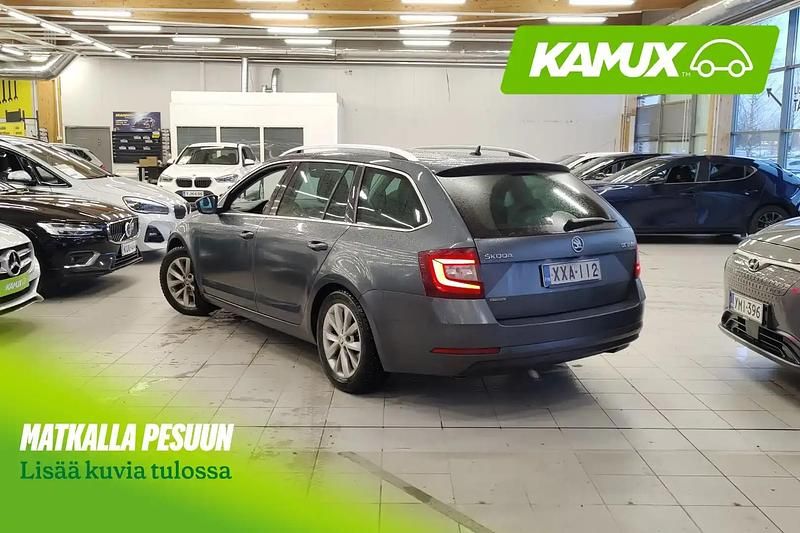 Käytetty Skoda Octavia Style 150 HP (110 kW) 2019 Hopea / harmaa Farmari