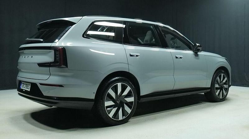 Käytetty Volvo EX90 Performance 380 kW (517 HP) 2025 Harmaa Katumaasturi