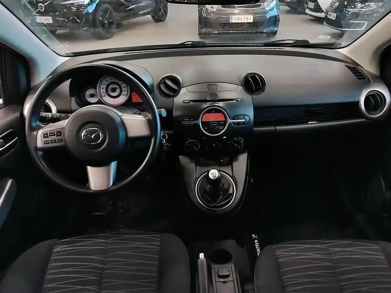 Käytetty Mazda 2 86 HP (63 kW) 2011 Hopea / harmaa Viistoperä