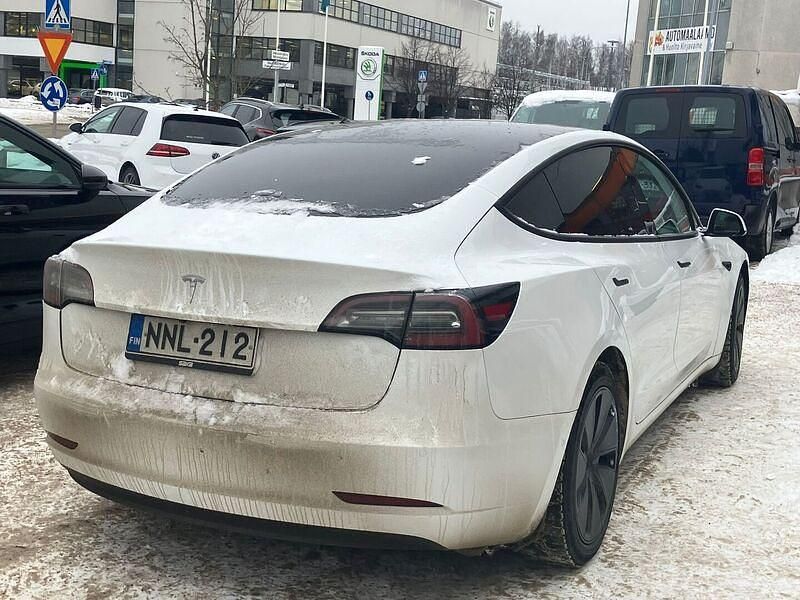 Käytetty Tesla Model 3 Standard Range Plus 211 kW (287 HP) 2021 Sedan