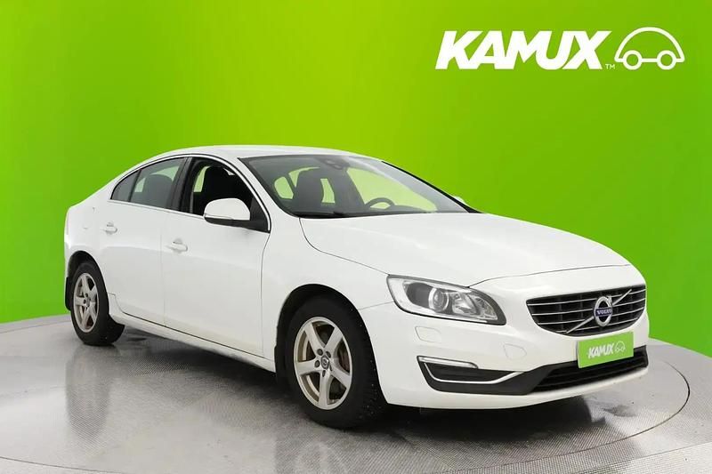 Valkoinen Käytetty 2017 Volvo S60 Momentum Sedan | 8 990 € (Supertarjous) - Kuva 1/4