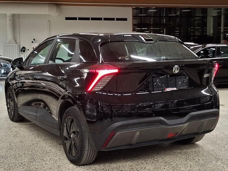 Käytetty MG MG4 EV 125 kW (170 HP) 2023 Musta Viistoperä