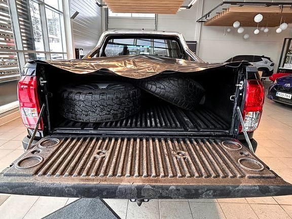 Käytetty Toyota HiLux Active 148 HP (108 kW) 2023 Musta Nouto