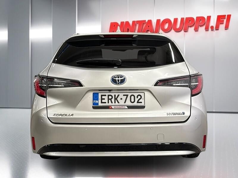 Käytetty Toyota Corolla Plus 122 HP (89 kW) 2019 Hopea Farmari