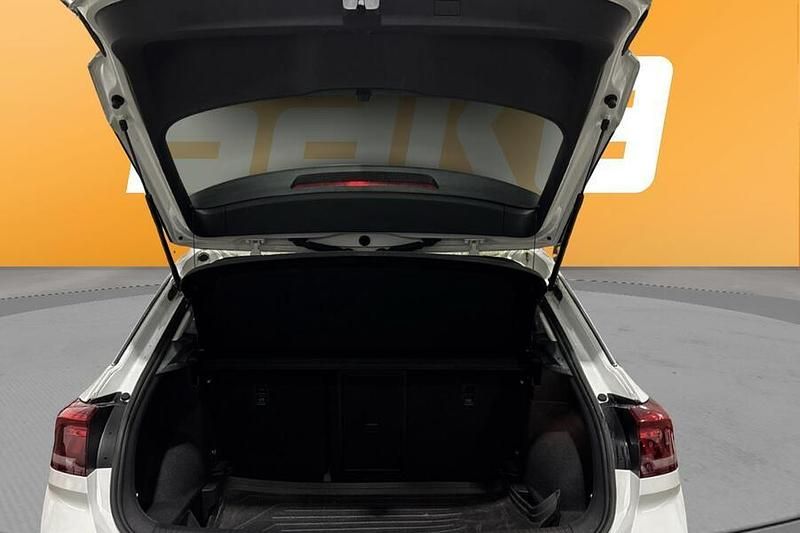 Käytetty VW T-Roc Comfortline 110 HP (80 kW) 2023 Katumaasturi