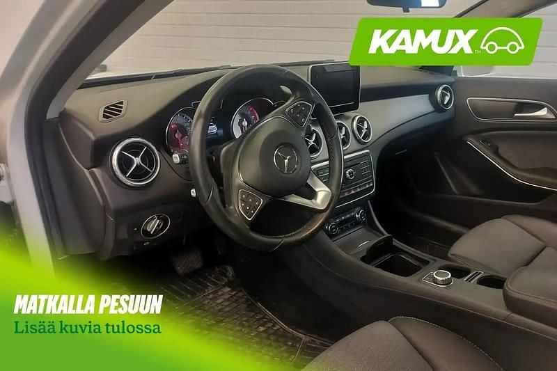 Käytetty Mercedes GLA200 Business 136 HP (100 kW) 2016 Valkoinen Katumaasturi