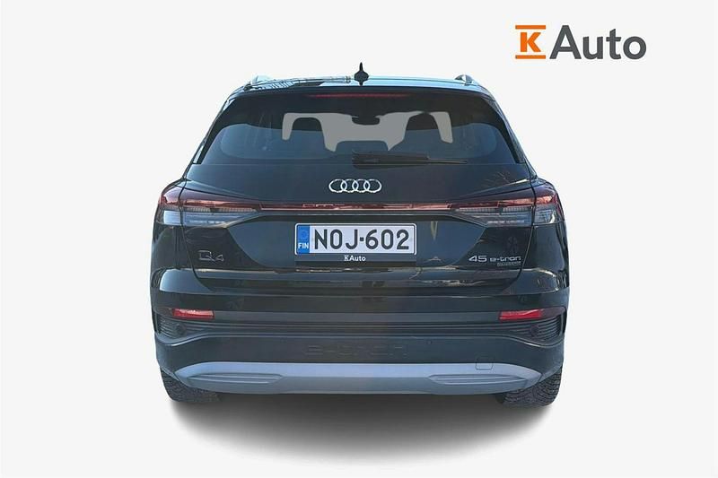 Uusi Audi Q4 e-tron Comfort 207 kW (282 HP) 2026 Musta Katumaasturi