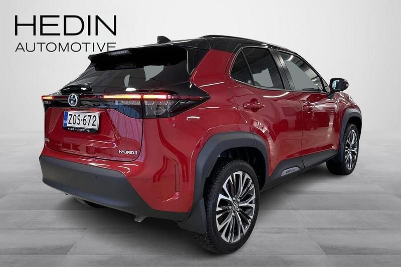 Käytetty Toyota Yaris Cross Style 116 HP (85 kW) 2023 Punainen Katumaasturi