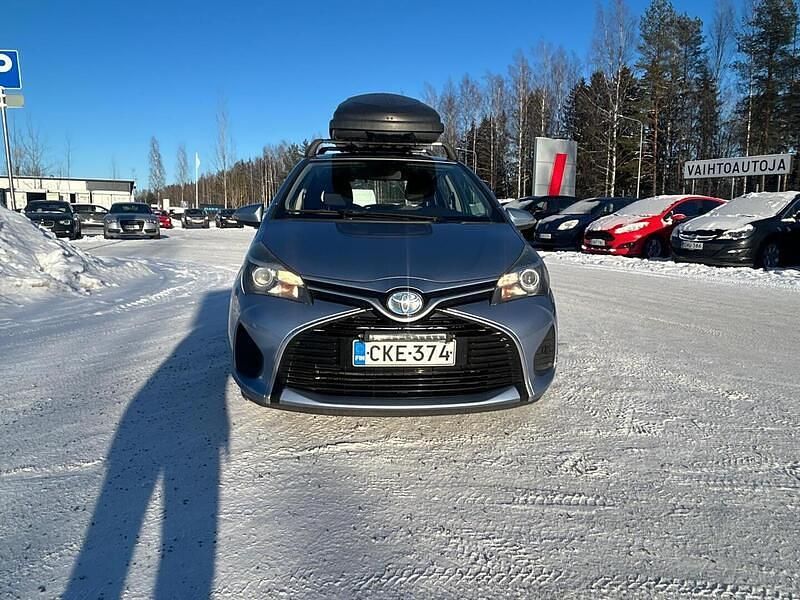 Käytetty Toyota Yaris Hybrid Active 73 HP (53 kW) 2015 Viistoperä