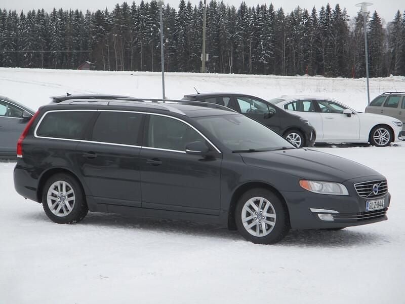 Käytetty Volvo V70 Summum 181 HP (133 kW) 2014 Harmaa Farmari
