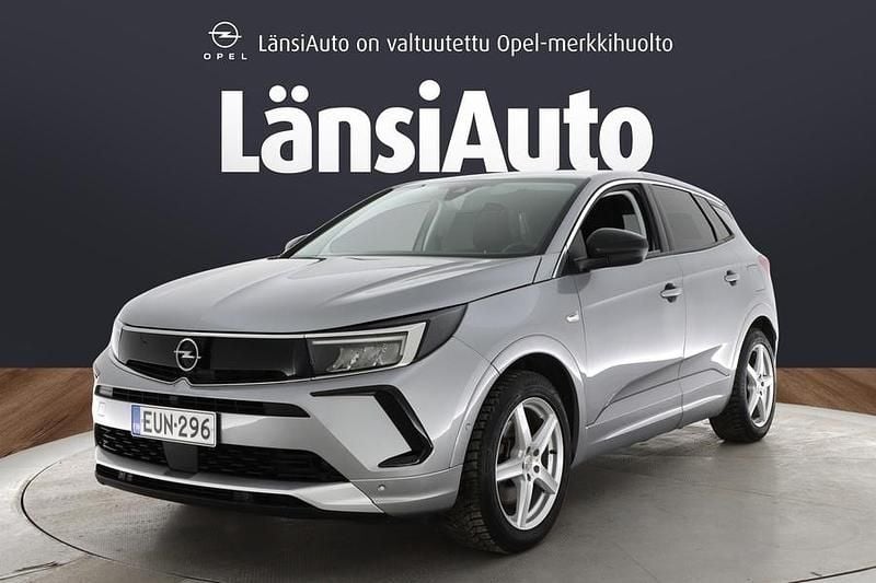 Käytetty Opel Grandland X Innovation 181 HP (133 kW) 2023 Katumaasturi
