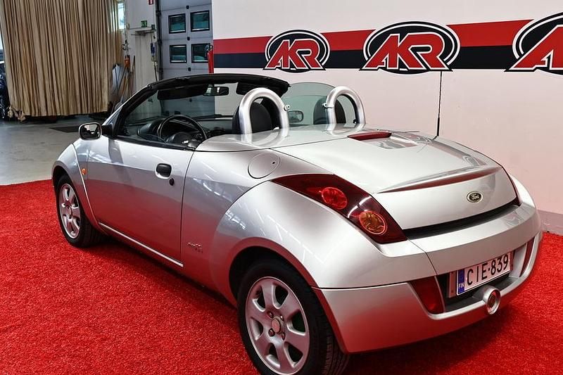 Käytetty Ford StreetKa 95 HP (69 kW) 2004 Hopea Avoauto