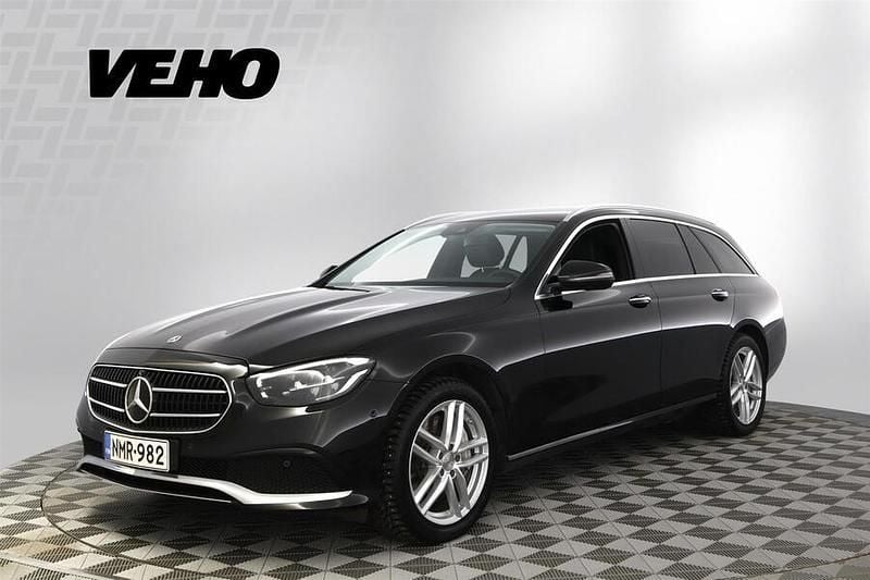 Käytetty Mercedes E300 Premium 194 HP (142 kW) 2022 Musta Farmari