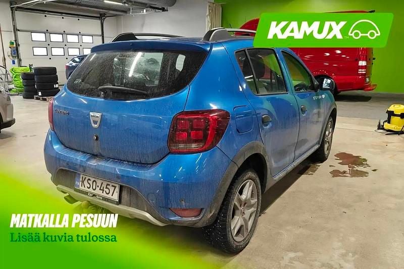 Käytetty Dacia Sandero 90 HP (66 kW) 2017 Sininen Sedan