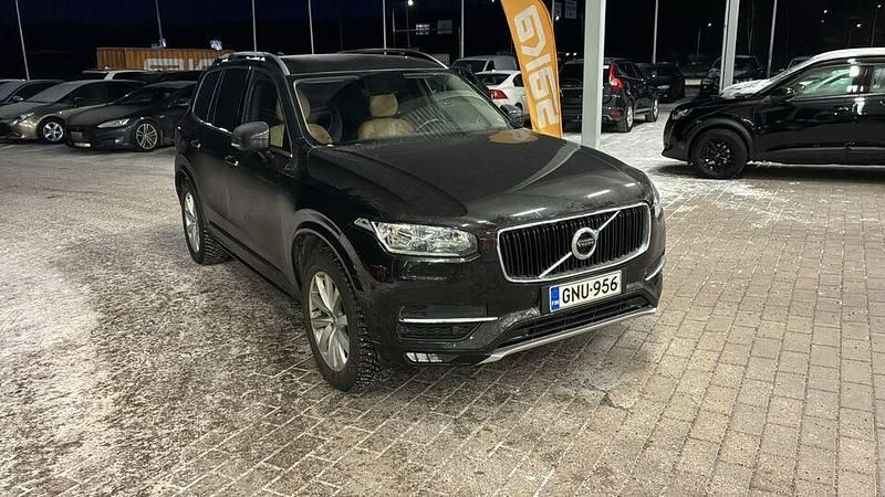 Käytetty Volvo XC90 Momentum 224 HP (164 kW) 2016 Katumaasturi
