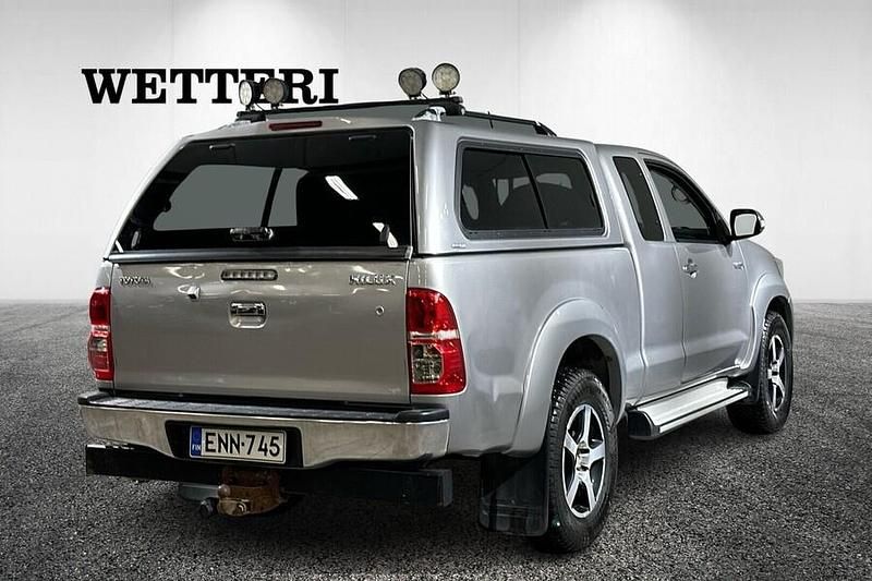 Käytetty Toyota HiLux Active 144 HP (105 kW) 2016 Hopea Nouto