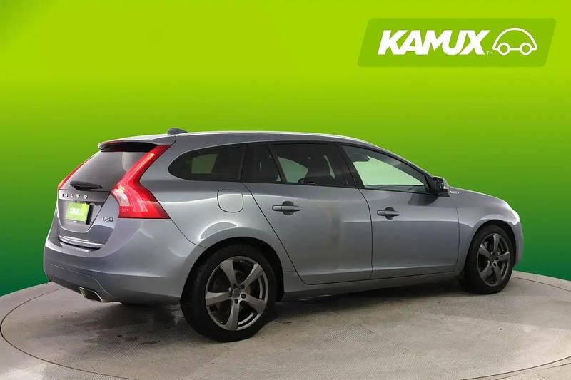Käytetty Volvo V60 Summum 163 HP (119 kW) 2016 Hopea / harmaa Farmari