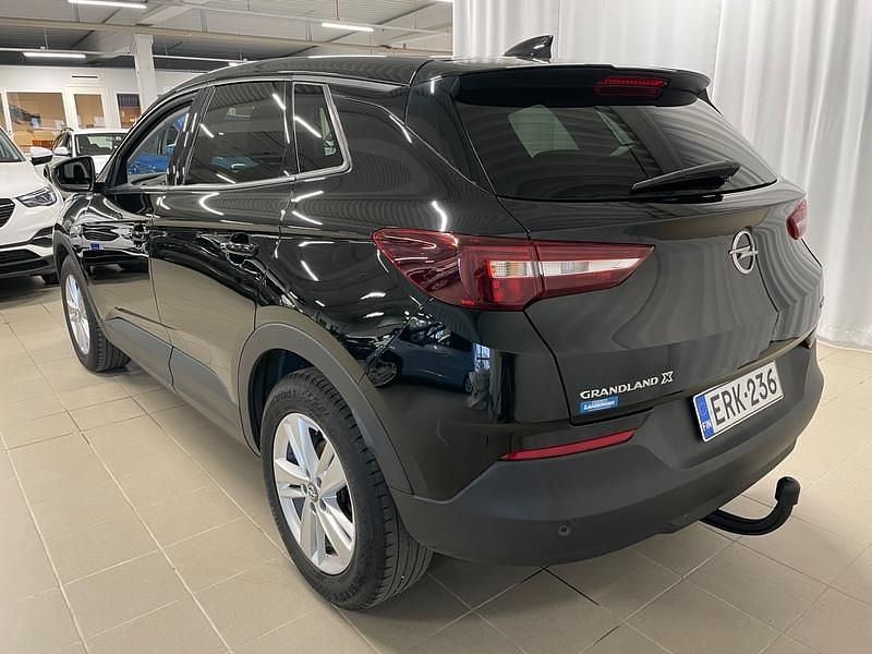 Käytetty Opel Grandland X Comfort 131 HP (96 kW) 2019 Musta Katumaasturi