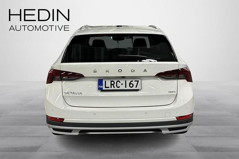 Käytetty Skoda Octavia 150 HP (110 kW) 2022 Valkoinen Farmari