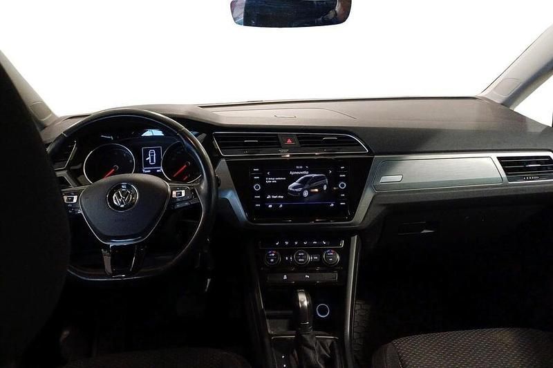 Käytetty VW Touran Comfortline 150 HP (110 kW) 2018 Valkoinen Tila-auto