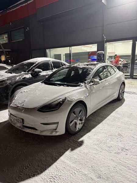 Valkoinen Käytetty 2020 Tesla Model 3 Performance Sedan | 23 600 € (Hieman kallis) - Kuva 1/3