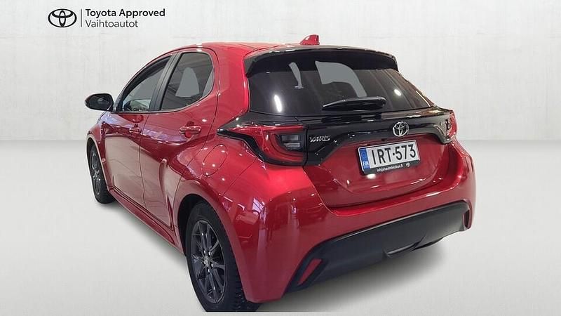 Käytetty Toyota Yaris Hybrid Plus 116 HP (85 kW) 2024 Punainen Viistoperä