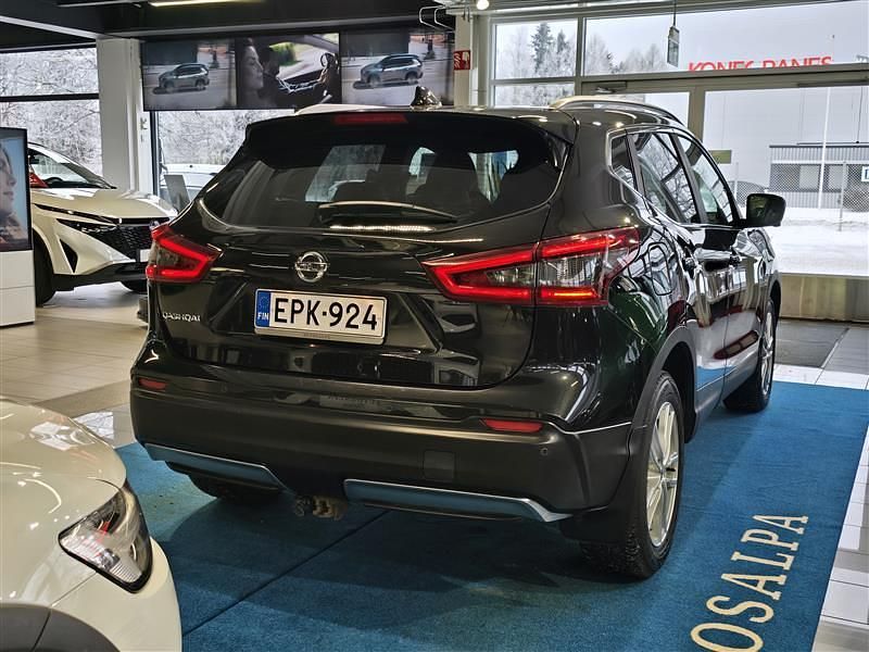 Käytetty Nissan Qashqai 360º 116 HP (85 kW) 2018 Musta Katumaasturi