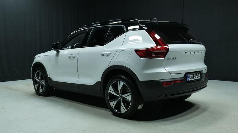 Käytetty Volvo XC40 Core 169 kW (231 HP) 2022 Valkoinen Katumaasturi