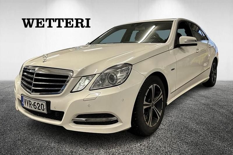 Valkoinen Käytetty 2011 Mercedes E200 Business Sedan | 10 790 € (Perustarjous) - Kuva 1/3