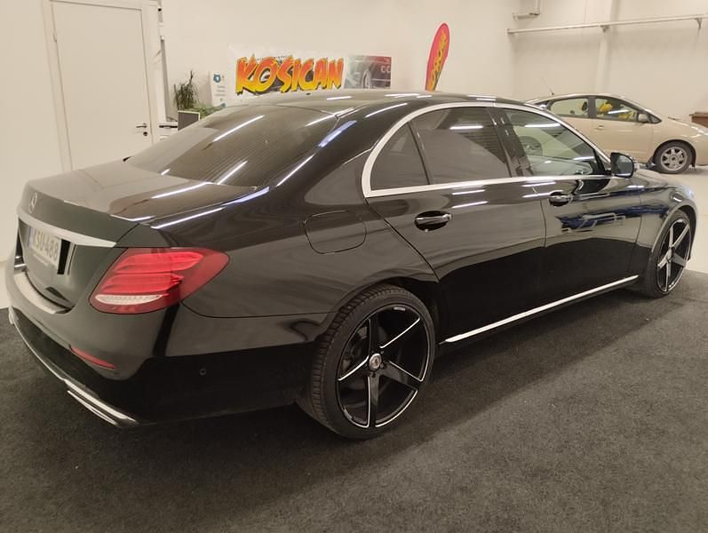 Käytetty Mercedes E220 Business 194 HP (142 kW) 2017 Sedan