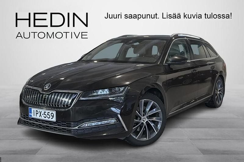Ruskea Käytetty 2021 Skoda Superb LAURIN & KLEMENT Farmari | 24 890 € (Perustarjous) - Kuva 1/4