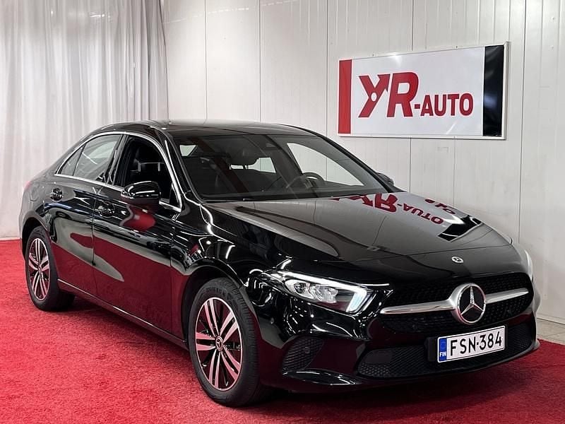 Käytetty 2023 Mercedes A250 Business Sedan | 26 400 € (Hyvä tarjous) - Kuva 1/4
