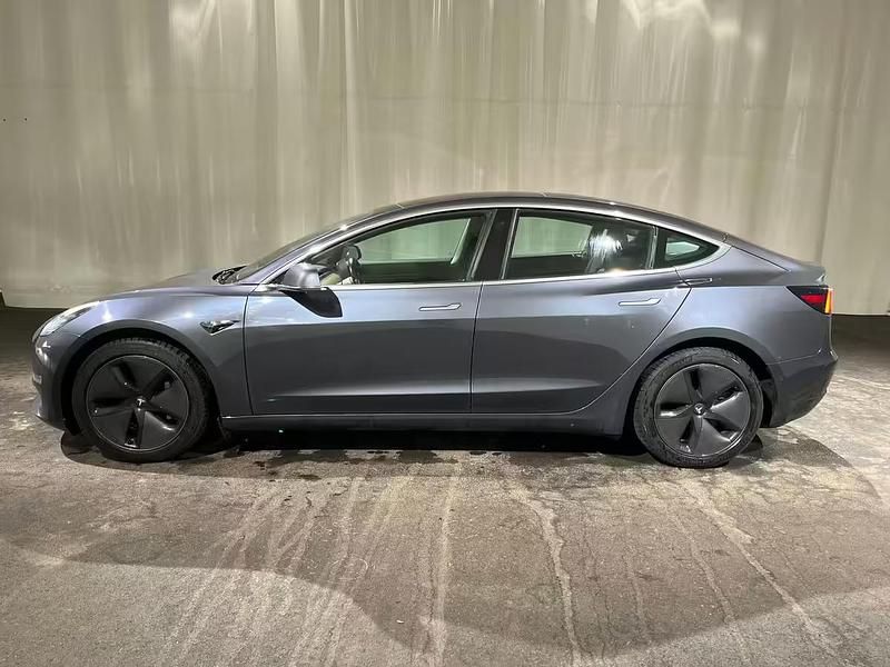 Harmaa Käytetty 2019 Tesla Model 3 Sedan | 22 700 € (Perustarjous) - Kuva 1/4