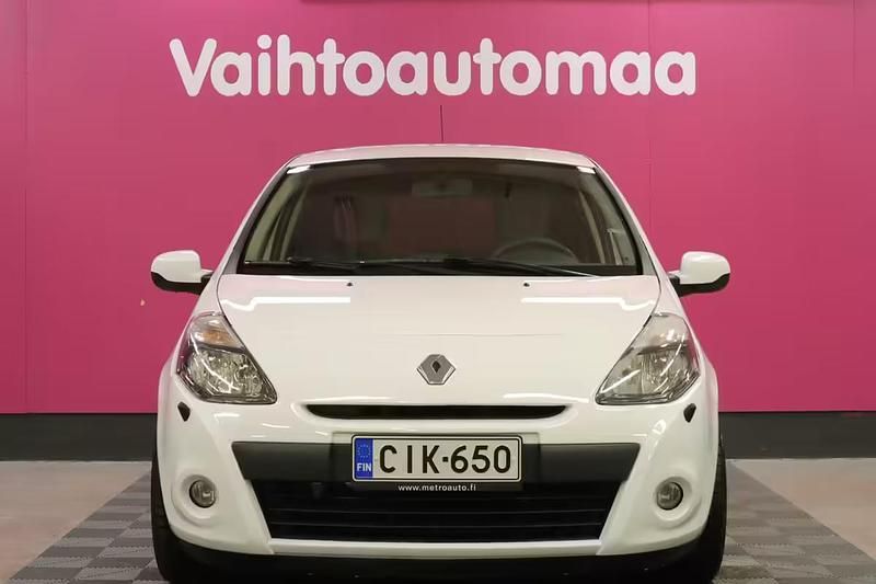 Käytetty Renault Clio IV 75 HP (55 kW) 2012 Viistoperä