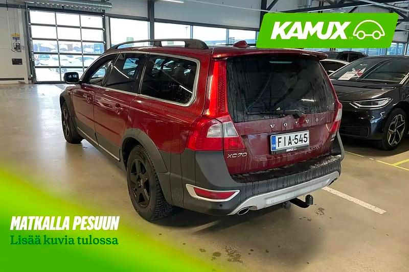 Käytetty Volvo XC70 Summum 222 HP (163 kW) 2011 Punainen Katumaasturi