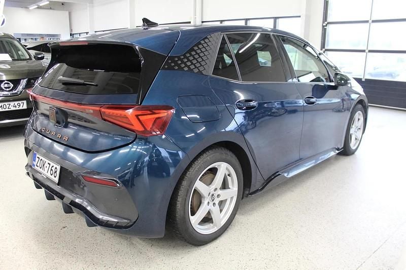 Käytetty Cupra Born e-Boost 169 kW (231 HP) 2022 Sininen Viistoperä