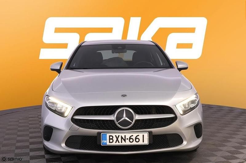 Käytetty Mercedes A180 Business 136 HP (100 kW) 2019 Viistoperä